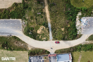 Đường trăm tỷ "đứt đoạn" do vướng 145 ngôi mộ, tai nạn liên tiếp xảy ra