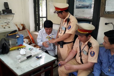 Mất cắp khi đi chữa rắn cắn, người đàn ông “cầu cứu” CSGT