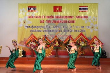 Đại học Vinh: Ấm cúng Tết cổ truyền cho các lưu học sinh Lào - Thái