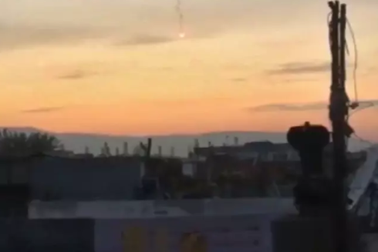 Vật thể bí ẩn bốc cháy trên bầu trời Thổ Nhĩ Kỳ