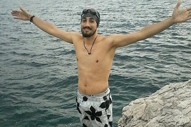 Cựu tuyển thủ Syria bơi liền 7 tiếng đồng hồ sang châu Âu tị nạn