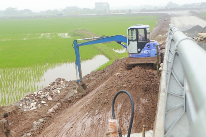 Cận cảnh cây cầu nghìn tỷ vượt sông Ninh Cơ chuẩn bị thông xe - 14 Cận cảnh cây cầu nghìn tỷ vượt sông Ninh Cơ chuẩn bị thông xe - 14