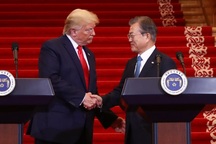 Ông Trump đề nghị Hàn Quốc hỗ trợ thiết bị y tế giúp Mỹ chống dịch