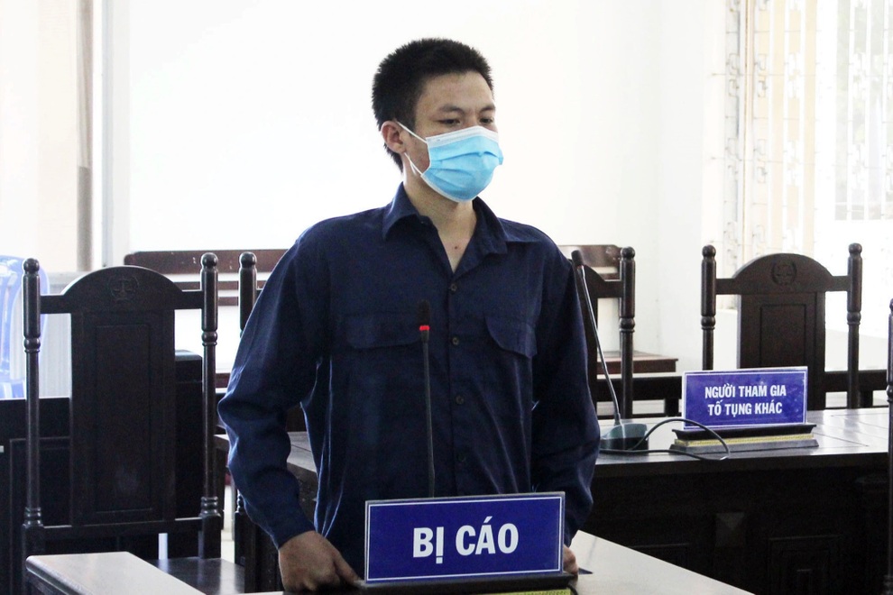 Lĩnh 9 tháng tù vì vượt chốt phong tỏa, cầm dao dọa Tổ phòng chống Covid-19 - 1 Lĩnh 9 tháng tù vì vượt chốt phong tỏa, cầm dao dọa Tổ phòng chống Covid-19 - 1