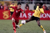 Phản ứng của HLV Malaysia ra sao khi Hùng Dũng chấn thương nặng?