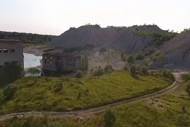 Nhà tù kỳ lạ ngâm mình trong nước quanh năm