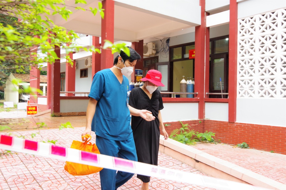 91 ngày điều trị Covid-19, sản phụ được chi trả viện phí gần 2,9 tỷ đồng - 2 91 ngày điều trị Covid-19, sản phụ được chi trả viện phí gần 2,9 tỷ đồng - 2