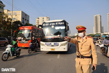 Xe khách móc nối xe ôm, canh 4 vị trí trọng yếu trên xe để "né" xử phạt