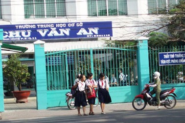 Nhà trường bế tắc trong việc xử nữ sinh đánh bạn, quay clip?