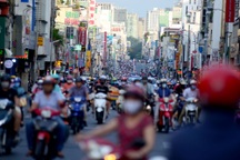 Đường phố Sài Gòn trở lại cảnh đông nghịt quen thuộc