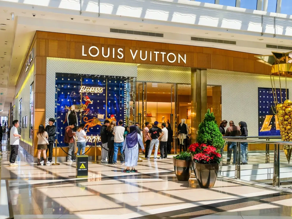 Quiet luxury: Cơ hội chuyển mình hay bài toán khó cho thương hiệu xa xỉ? - 2 Quiet luxury: Cơ hội chuyển mình hay bài toán khó cho thương hiệu xa xỉ? - 2