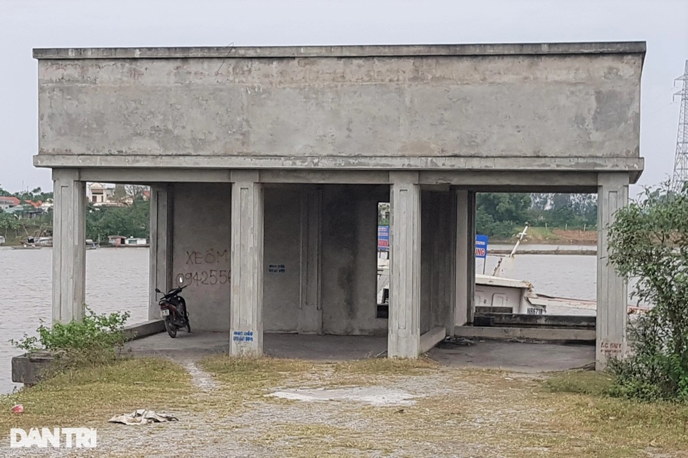 Ninh Bình: Doanh nghiệp, cá nhân đua nhau xâm chiếm hành lang bảo vệ đê - 4 Ninh Bình: Doanh nghiệp, cá nhân đua nhau xâm chiếm hành lang bảo vệ đê - 4