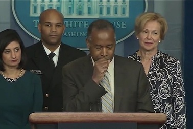 Bộ trưởng Mỹ hứng chỉ trích vì ho trong họp báo với Tổng thống Trump