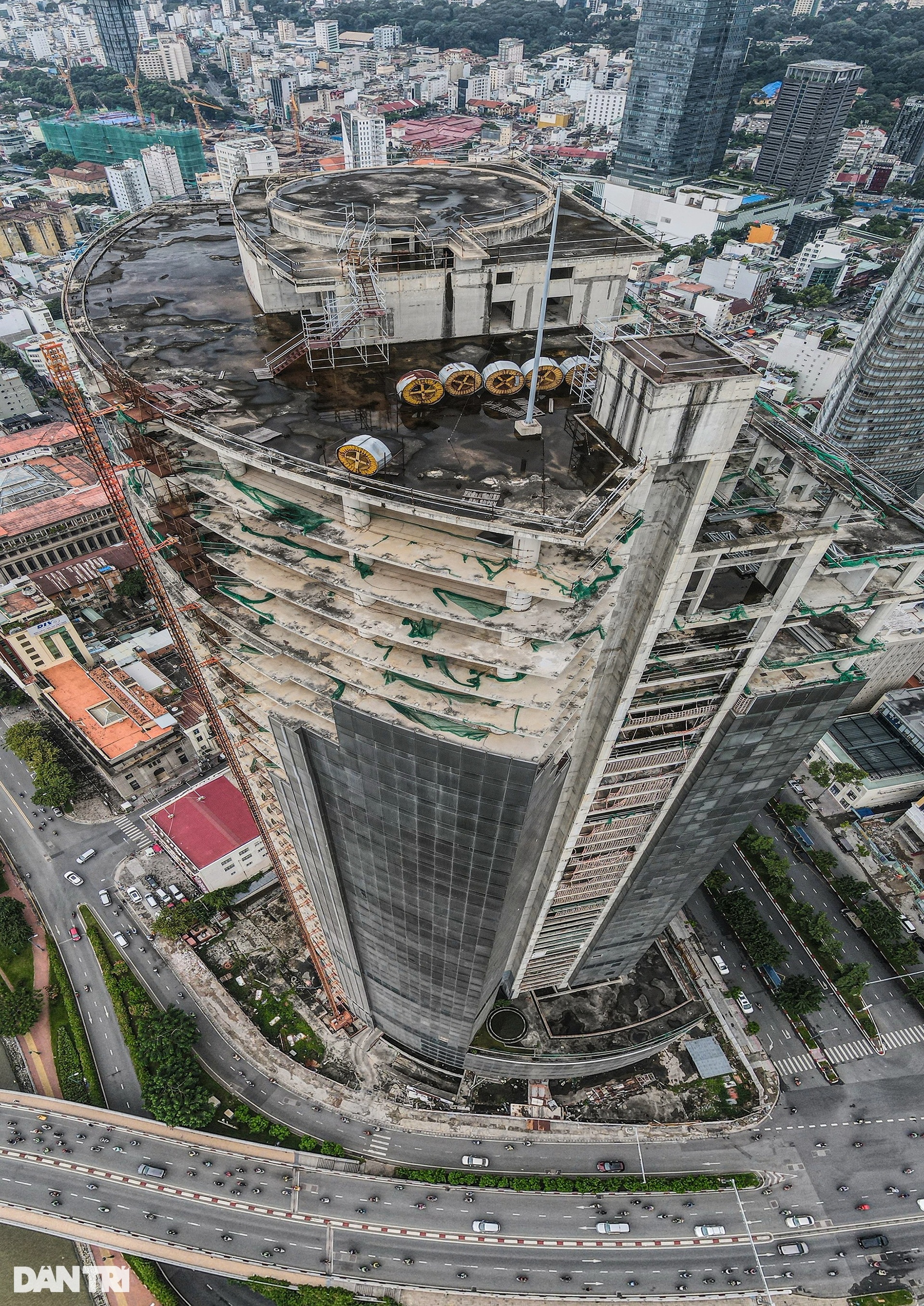 Sau 10 năm trùm mền, tòa cao ốc nằm trên đất vàng TPHCM thi công trở lại - 4