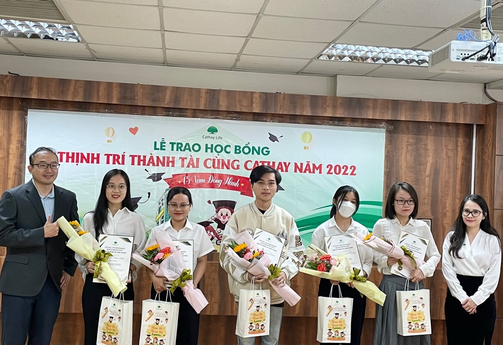 Cathay trao học bổng Thịnh trí thành tài tại TPHCM - 3 Cathay trao học bổng Thịnh trí thành tài tại TPHCM - 3