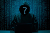 Bác sĩ phẫu thuật gây sốc khi bị phát giác là… hacker khét tiếng