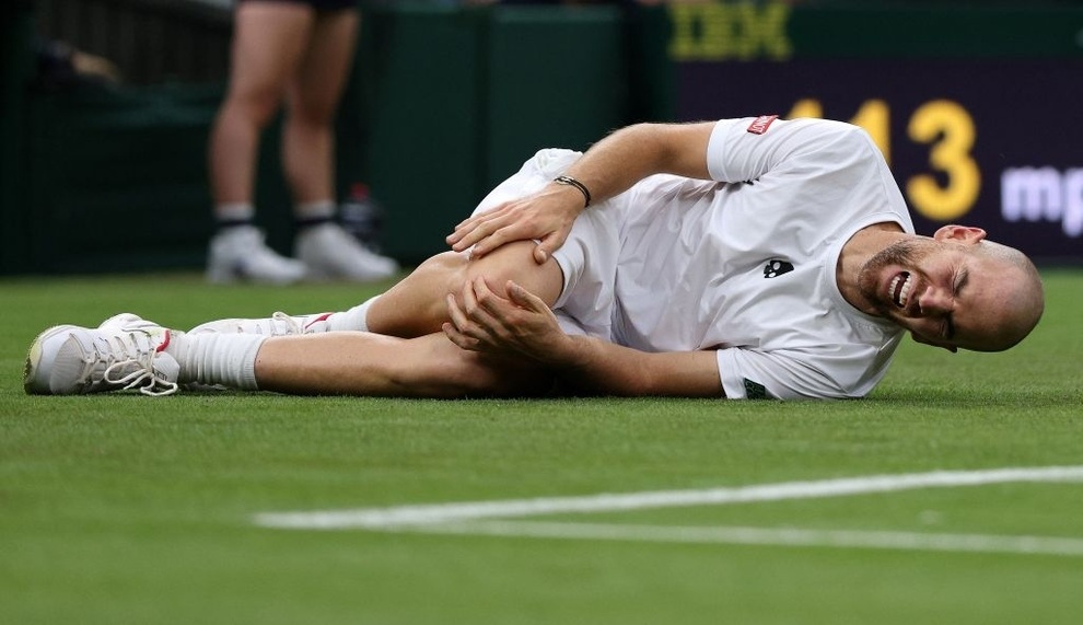 Federer thừa nhận thắng may mắn nhờ đối thủ bỏ cuộc - 3 Federer thừa nhận thắng may mắn nhờ đối thủ bỏ cuộc - 3