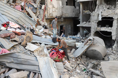 Israel vẫn tiếp tục không kích Gaza