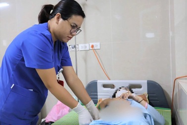 Sản phụ 29 tuần vỡ tử cung, bác sĩ kịp cứu mẹ con