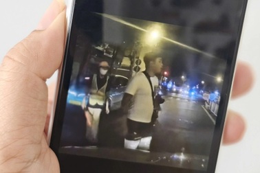 Lời khai của người đi xe máy ngã vào đầu taxi rồi đánh tài xế ở TPHCM