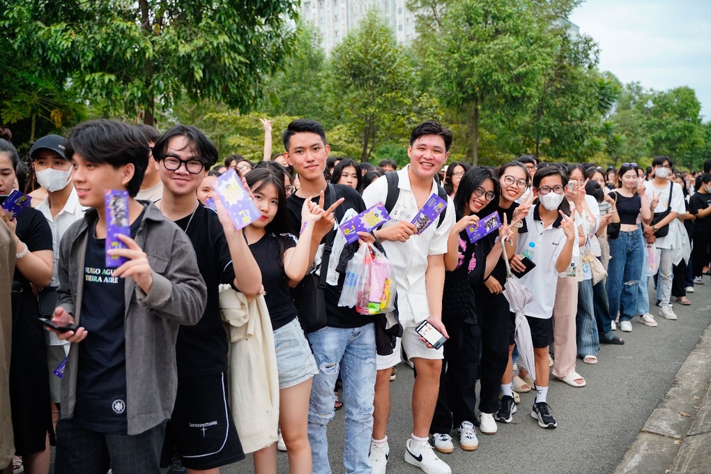 Biển người bung hết chất Tôi tại TPBank 2in1 Concert - 2 Biển người bung hết chất Tôi tại TPBank 2in1 Concert - 2