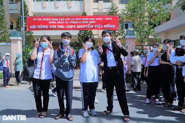 Sĩ tử Cần Thơ phấn khởi vì "trúng tủ" đề thi Văn, dễ lấy điểm 7-8