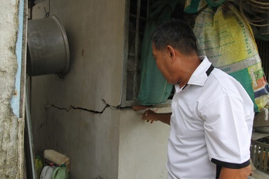 Cần Thơ: Nhiều nhà dân nứt toác do việc thi công cầu Vàm Cống!
