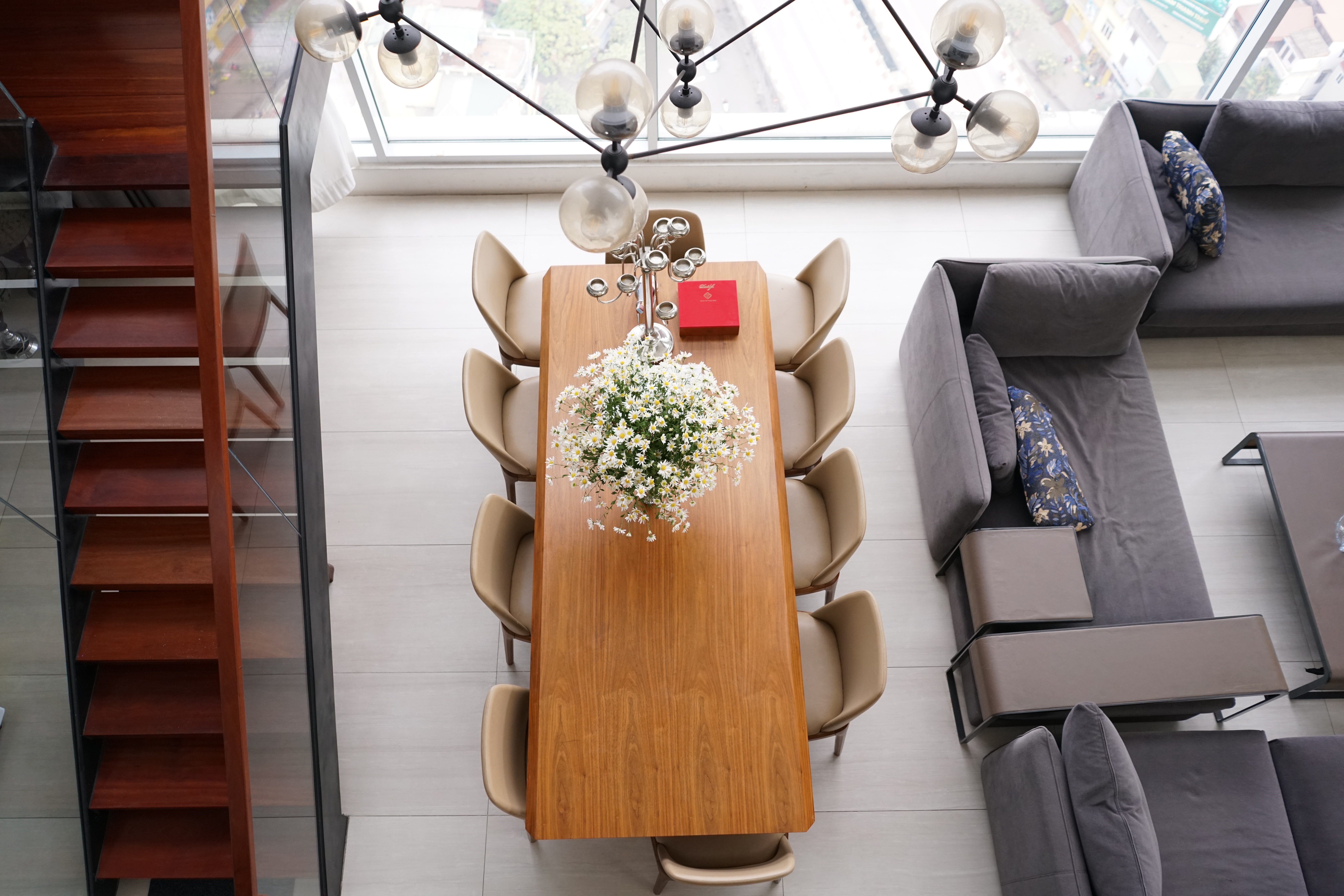 Căn penthouse “2 mặt tiền” với ban công ngập cây xanh của nữ đại gia Hà Nội - 10 Căn penthouse “2 mặt tiền” với ban công ngập cây xanh của nữ đại gia Hà Nội - 10