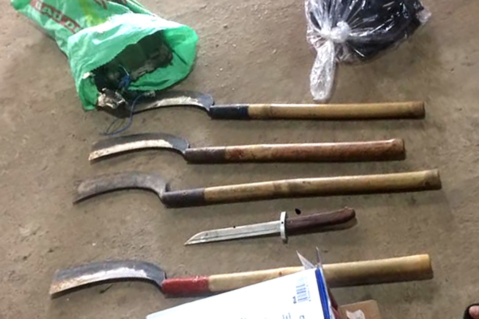 Bắt 10 đối tượng tham gia vụ dàn quân chém nhau loạn xạ ở nghĩa trang - 2 Bắt 10 đối tượng tham gia vụ dàn quân chém nhau loạn xạ ở nghĩa trang - 2