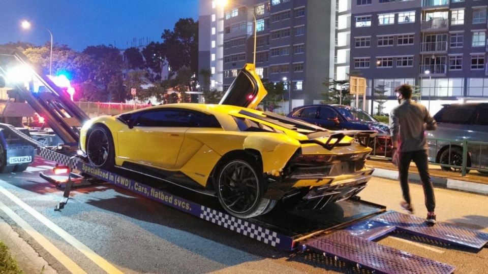 Cú va chạm triệu USD của hai chiếc Lamborghini Aventador S - 6 Cú va chạm triệu USD của hai chiếc Lamborghini Aventador S - 6