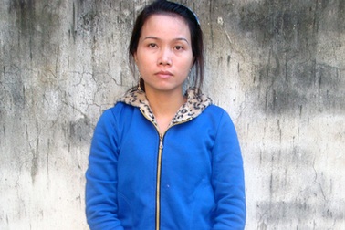 "Người đẹp" vận chuyển pháo lậu