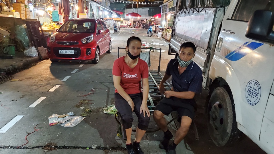 Đêm trắng của nữ cửu vạn ở chợ Long Biên - 9 Đêm trắng của nữ cửu vạn ở chợ Long Biên - 9