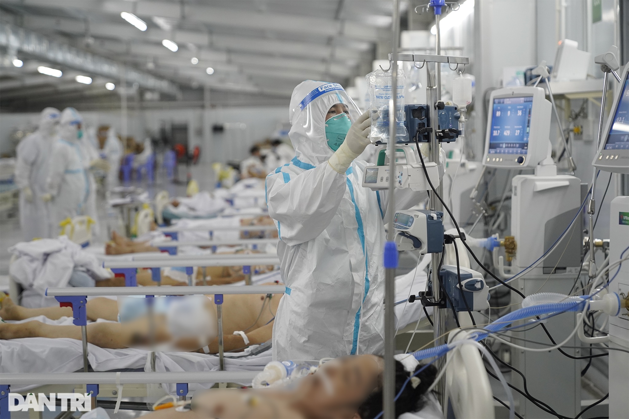 Bên trong bệnh viện dã chiến xây cấp tốc trên đầm lầy vừa đi vào hoạt động - 2 Bên trong bệnh viện dã chiến xây cấp tốc trên đầm lầy vừa đi vào hoạt động - 2