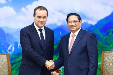 Thủ tướng Phạm Minh Chính tiếp Bộ trưởng Quân đội Pháp