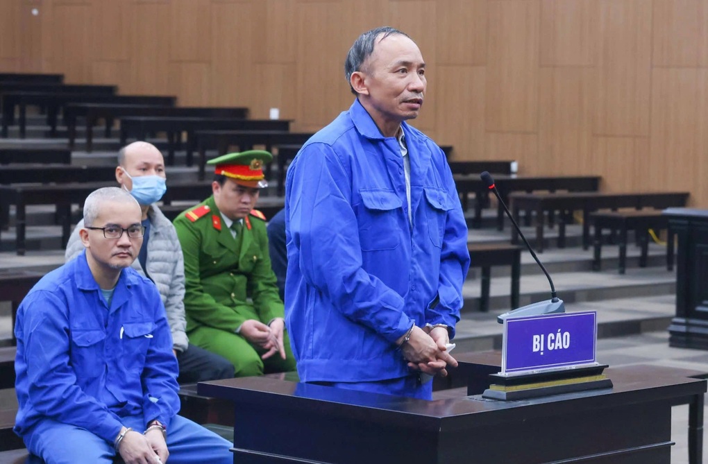 Cựu vụ phó khai dùng 1 tỷ đồng của AIC chia tiền thưởng Tết cho cấp dưới - 1 Cựu vụ phó khai dùng 1 tỷ đồng của AIC chia tiền thưởng Tết cho cấp dưới - 1