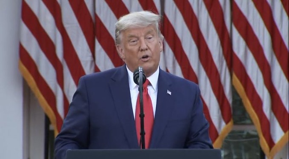 Mái tóc màu bạc của Tổng thống Trump gây xôn xao - 1 Mái tóc màu bạc của Tổng thống Trump gây xôn xao - 1