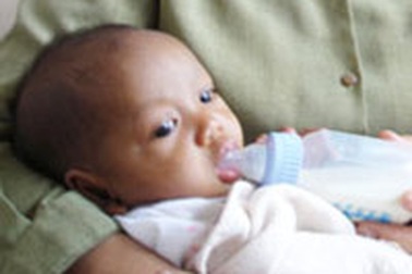 Cứu một cháu bé sắp bị chôn sống vì hủ tục