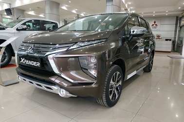 Đại lý ồ ạt xả hàng tồn, nhiều xe "hot" giảm giá lập đáy mới