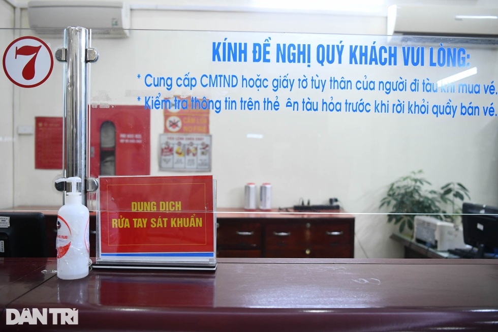 Vắng lặng ở Ga Hà Nội ngày chạy lại đôi tàu khách Thống nhất SE3/SE4 - 8 Vắng lặng ở Ga Hà Nội ngày chạy lại đôi tàu khách Thống nhất SE3/SE4 - 8