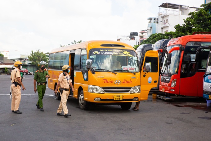 Uống 2 ly bia tối hôm trước, hôm sau tài xế vẫn bị phạt 7 triệu đồng - 1