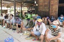 Nhiều đối tượng tụ tập đánh bạc ăn tiền giữa đại dịch