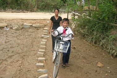 “Xóm không chồng” và những đứa trẻ mang họ mẹ