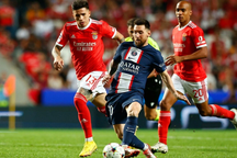 Messi ghi siêu phẩm, PSG vẫn phải chia điểm trên sân của Benfica