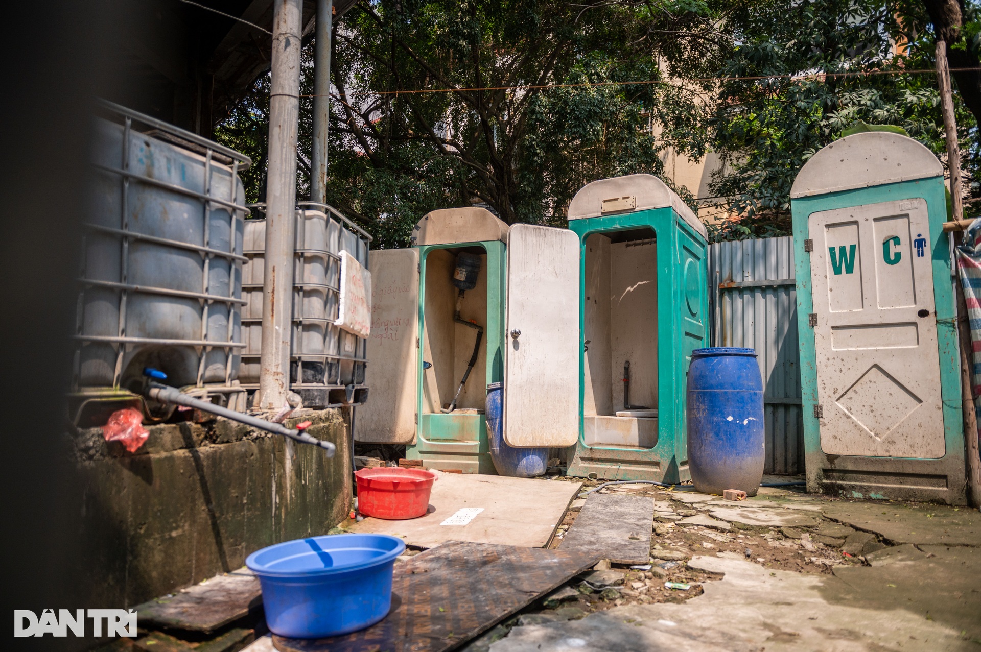 Công trình 1.400m2 khiến Chủ tịch phường Nghĩa Đô ở Hà Nội xộ khám - 8 Công trình 1.400m2 khiến Chủ tịch phường Nghĩa Đô ở Hà Nội xộ khám - 8