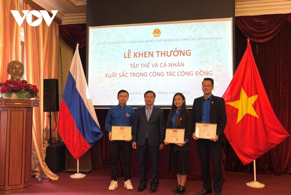 Khen thưởng tập thể, cá nhân xuất sắc trong cộng đồng người Việt tại Nga - 3 Khen thưởng tập thể, cá nhân xuất sắc trong cộng đồng người Việt tại Nga - 3