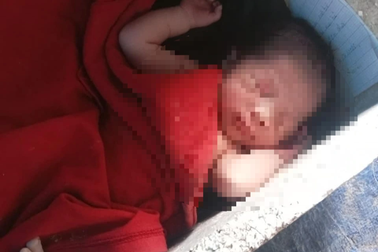 Bé sơ sinh 1 ngày tuổi bị bỏ trong thùng xốp ở Quảng Nam