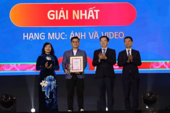 Xem tác phẩm giải nhất truyền thông về quyền con người “Việt Nam hạnh phúc”