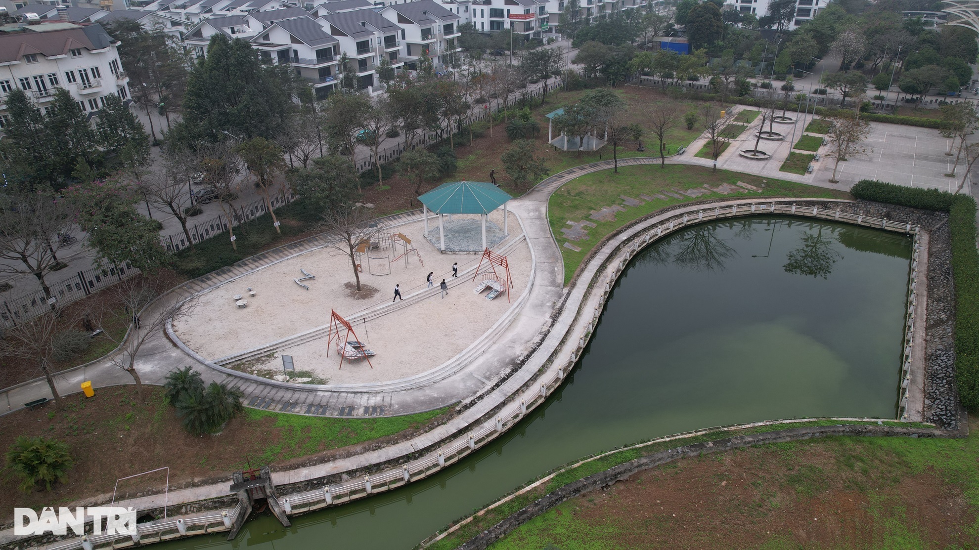Công viên trăm tỷ hình cây đàn ít người biết ở Hà Nội - 9