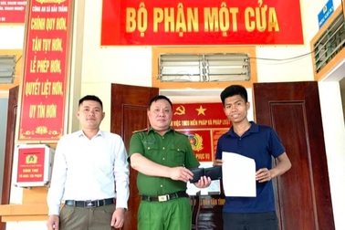 Thầy giáo vùng cao trả lại gần 14 triệu đồng cho người đánh rơi