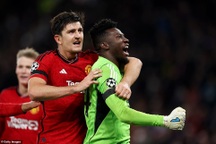 HLV Ten Hag thừa nhận Man Utd thoát hiểm trong gang tấc